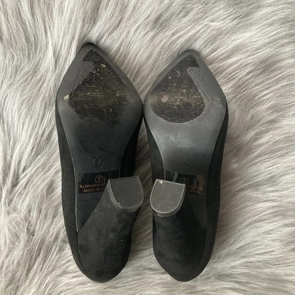 Olivia Ferguson Heels Sz 7 Black Suede Like Pointed Toe Pump Block Heel Womens