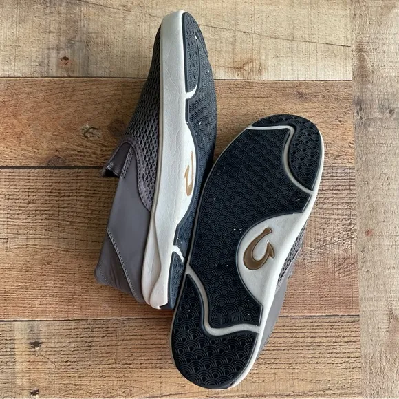 OluKai Lae'ahi Slip On Sneaker Slides Dark Gray White Sole Mens Size 8.5