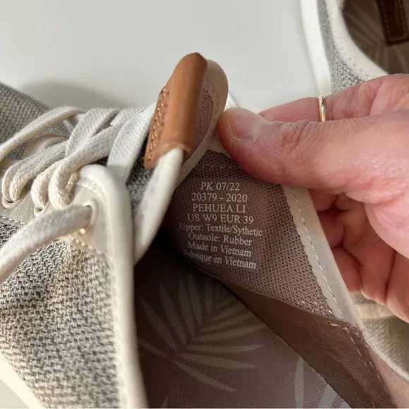 OluKai Neutral Tapa Textured Lace-Up Pehuea Lī Casual Lightweight Sneaker Shoe