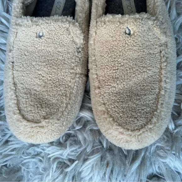 Olukai Nohea Heu Sandbar neutral tan loungewear slippers women’s shoe size 7