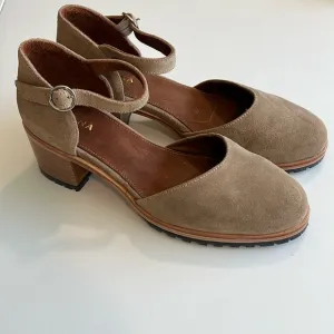 Patina - leather heeled Mary Jane’s, clogs, suede