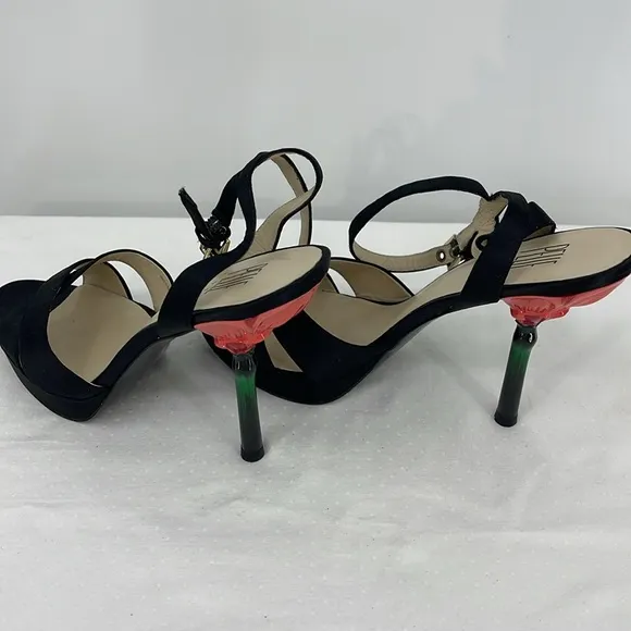 PELLE MODA SIZE 9.5M Black Strappy Heels