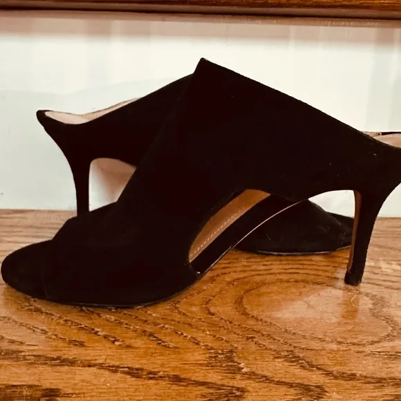 Pour La Victoire Black Mules with Elegant Cut-Out