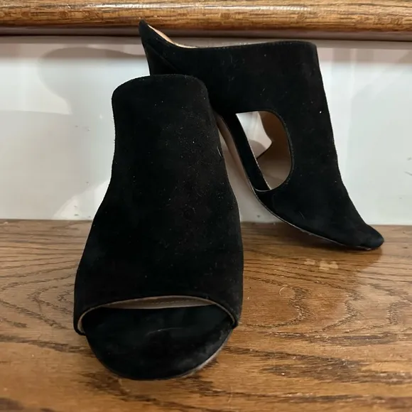 Pour La Victoire Black Mules with Elegant Cut-Out