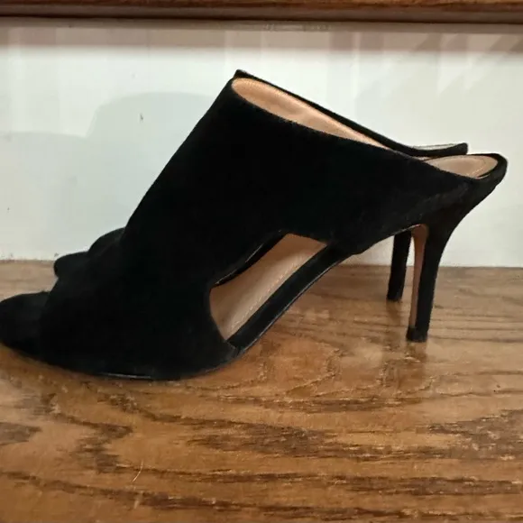 Pour La Victoire Black Mules with Elegant Cut-Out