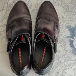 Prada Black and Gray Oxfords Sleek Leather Design
