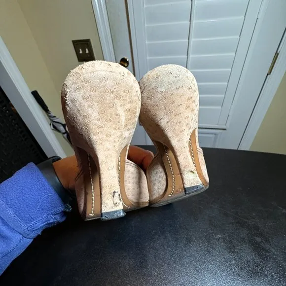 Prada eur 38 light brown suede pattenered mules  with rosette and pointy toe