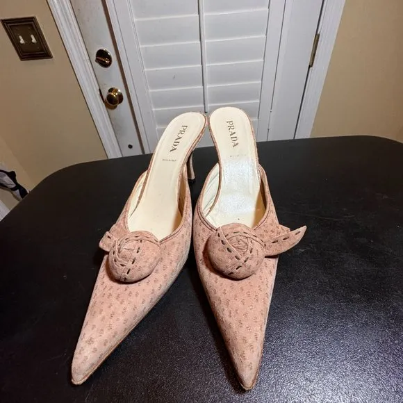 Prada eur 38 light brown suede pattenered mules  with rosette and pointy toe