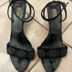 PRADA VELVET BEADED STRAPPY SANDAL HEELS AIZE 40.5
