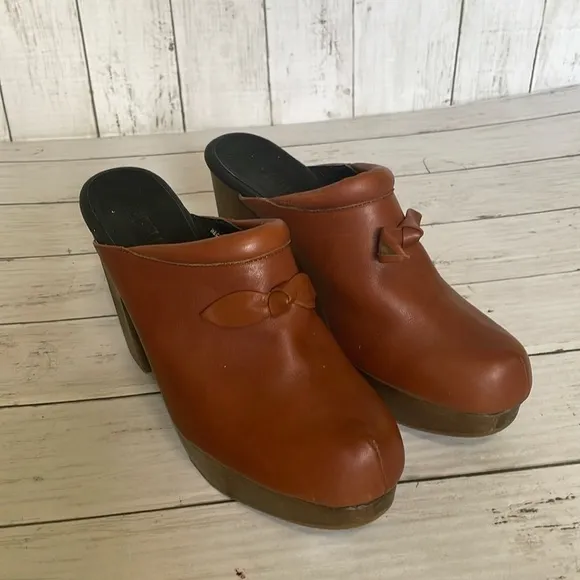 Rachel Comey Whiskey Leather Bow Platform Heeled Clogs
