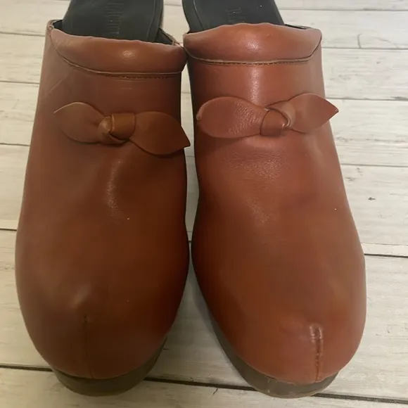 Rachel Comey Whiskey Leather Bow Platform Heeled Clogs