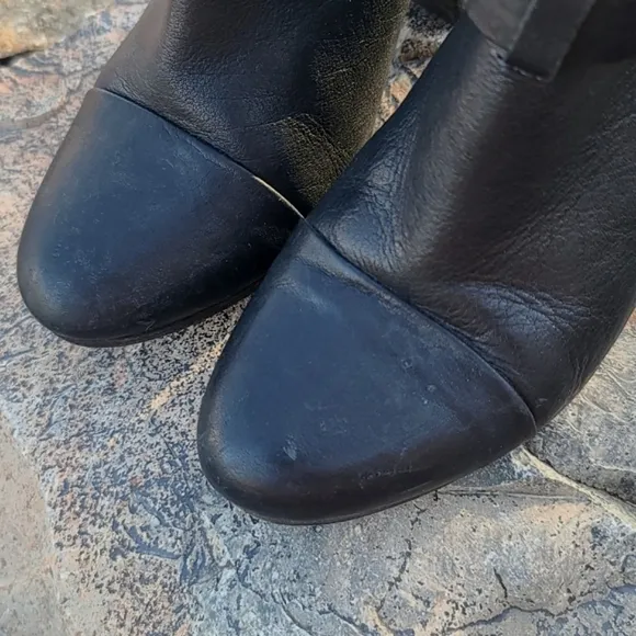 rag &amp; bone Harrow Black Pebbled Leather Ankle Booties Boots 37.5 7 Moto Strappy