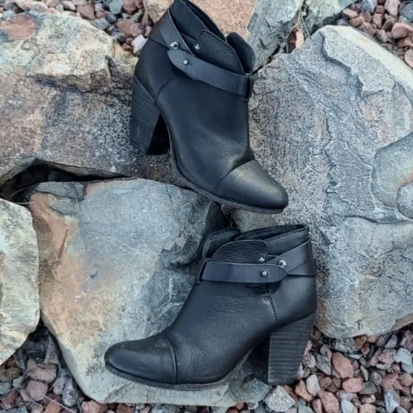 rag &amp; bone Harrow Black Pebbled Leather Ankle Booties Boots 37.5 7 Moto Strappy
