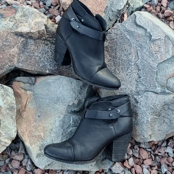 rag &amp; bone Harrow Black Pebbled Leather Ankle Booties Boots 37.5 7 Moto Strappy