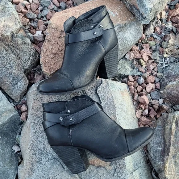 rag &amp; bone Harrow Black Pebbled Leather Ankle Booties Boots 37.5 7 Moto Strappy