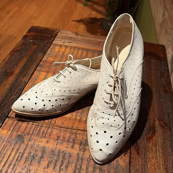 Rare Vintage 80s Women's White Perforated Lace-Up Leather Shoes Italy sz 7.5 Pl