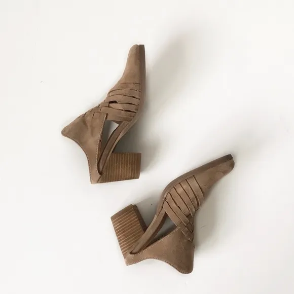 Rebels tan leather mules