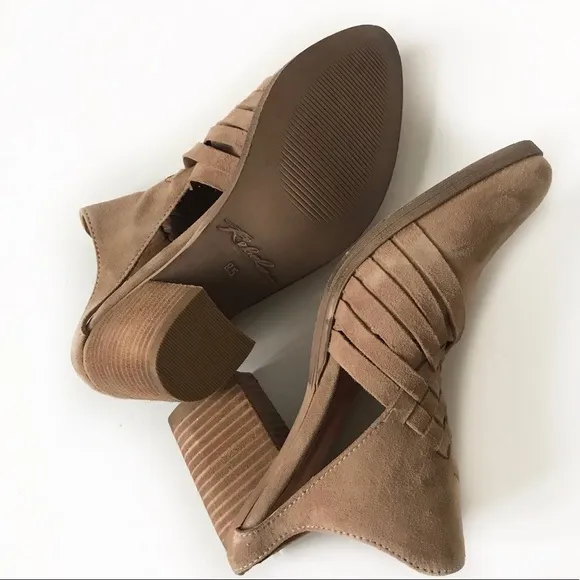 Rebels tan leather mules