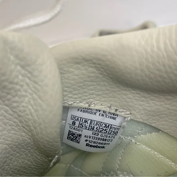 Reebok Classic Leather Casual Sneaker Sz 8 Ivory/Seafoam