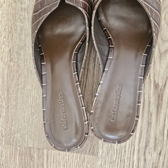Reformation Cynthia Mule Chocolate Brown Leather Size 9M Kitten Heel