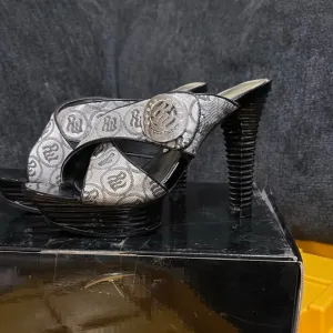Rocawear Black and Gray Heeled Mules with Textured Elegance