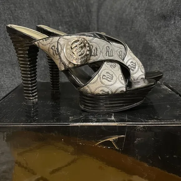 Rocawear Black and Gray Heeled Mules with Textured Elegance