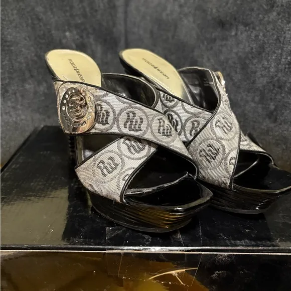 Rocawear Black and Gray Heeled Mules with Textured Elegance
