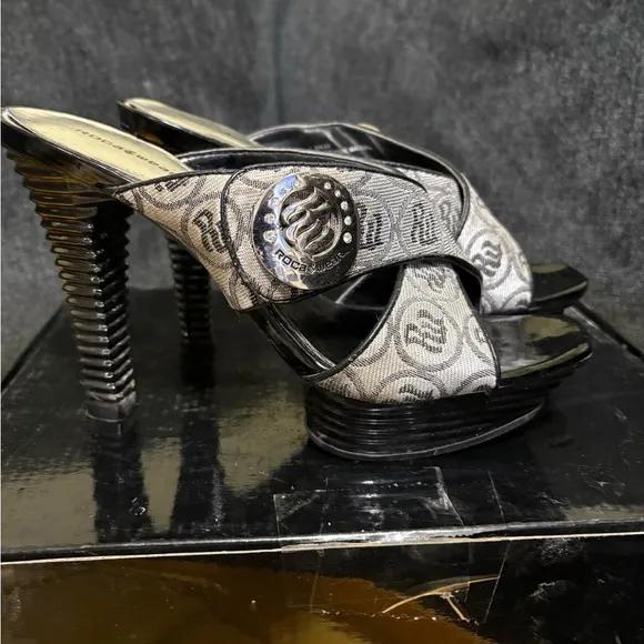 Rocawear Black and Gray Heeled Mules with Textured Elegance