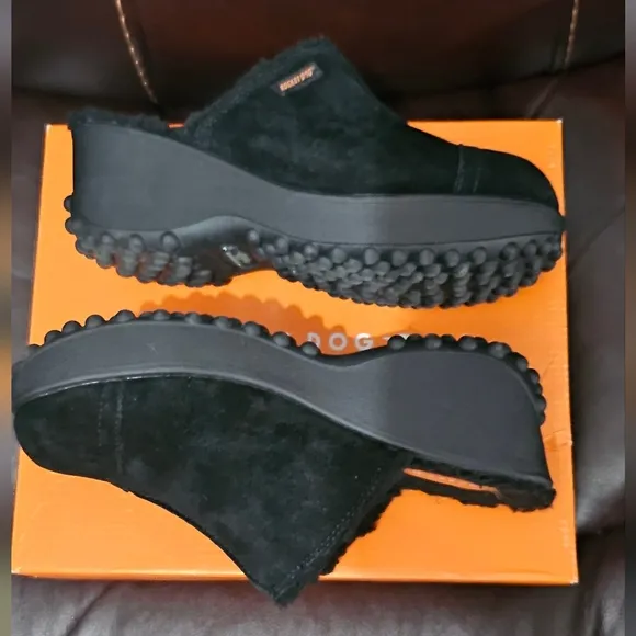 RocketDog Frann lined black suede platform mules - NIB size 8M
