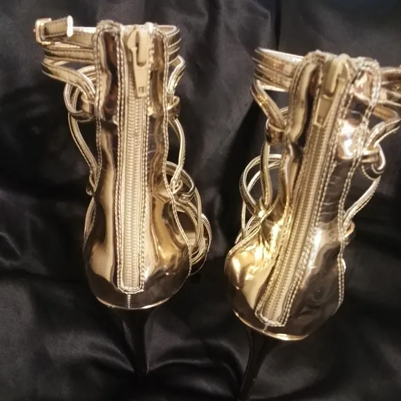 Rose Gold Steve Madden gladiators Heels  Size 7