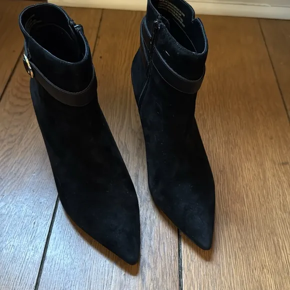 Saks Fifth Avenue Heeled Boot Booties Suede Black Ankle Heels 8.5 Pointed Toe