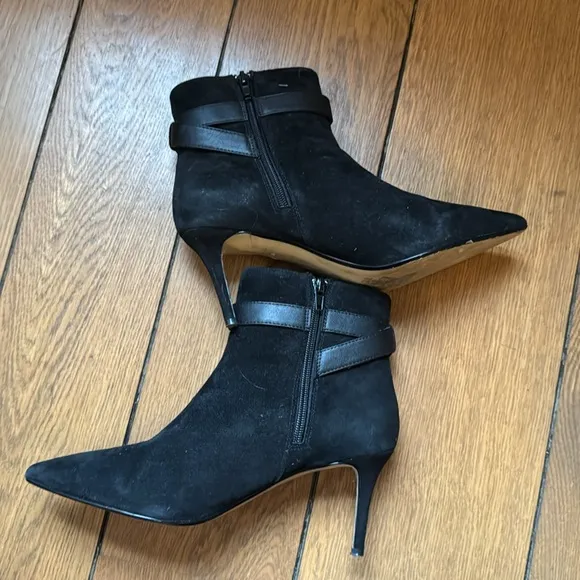 Saks Fifth Avenue Heeled Boot Booties Suede Black Ankle Heels 8.5 Pointed Toe