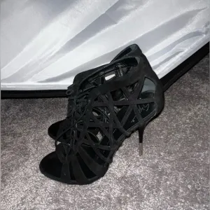 SALE Giuseppe Zanotti size  41 peep toe caged style strappy zipper closure