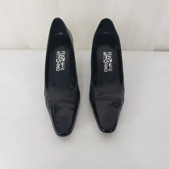 Salvatore Ferragamo black leather patent pointed toe pump heel 9 2A