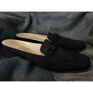 SALVATORE FERRAGAMO BLACK PEAU DE SOIE SLIDE WITH METAL BUCKLE ACCENT 91/2 2A