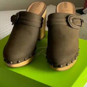 Sam Edelman Nyla Brown Suede Mules