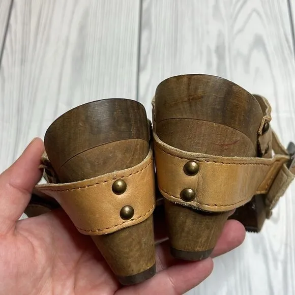 Sanita Isabell Tan Leather Clogs size 7 / 8