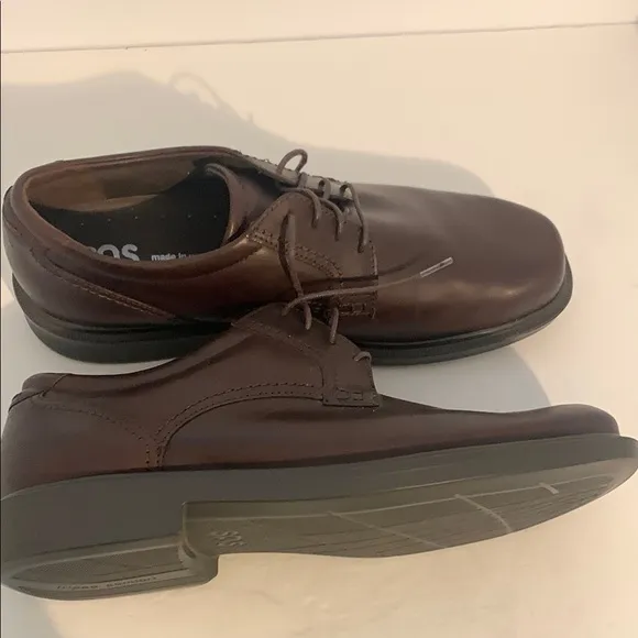 SAS Brown Leather Oxfords with Polished Finish