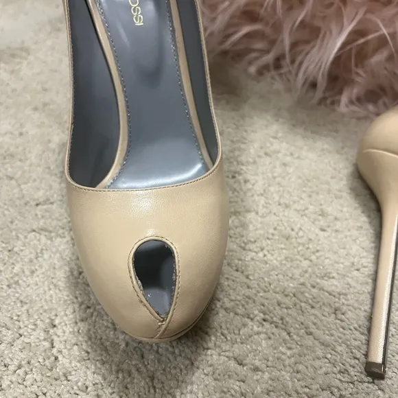 Sergio Rossi Tan Stiletto Heels Classic Pump Style