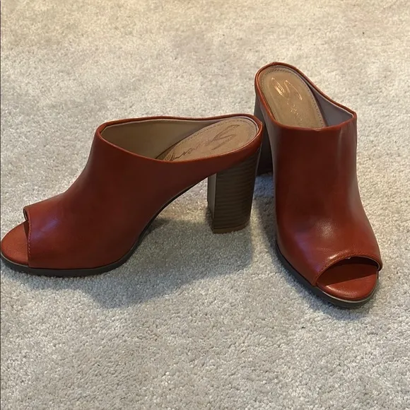 Seven7 Women's Brown Peep Toe Mules