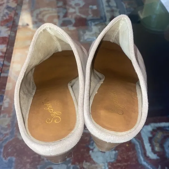 Seychelles mules in good condition, size7