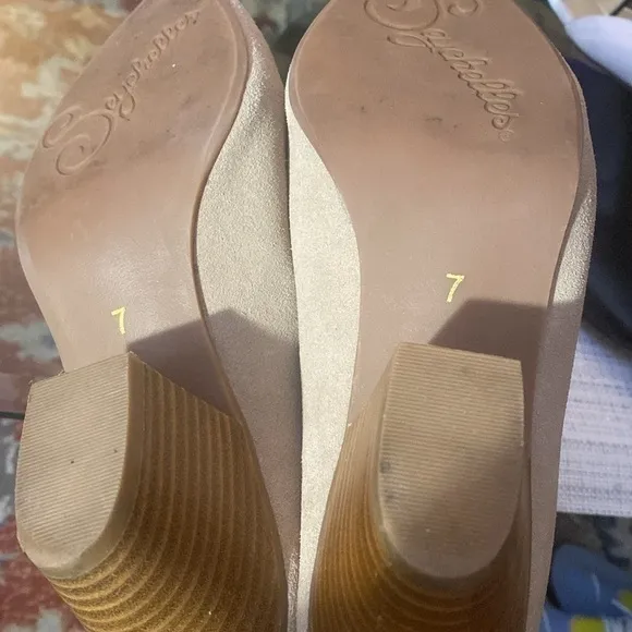 Seychelles mules in good condition, size7