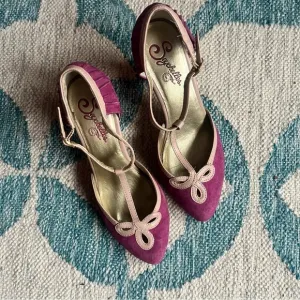 Seychelles suede heels Mary Jane style size 8 pink lovely shoes