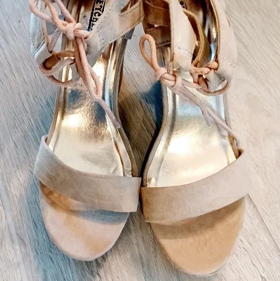 Seychelles Women's Wedge Suede Strappy Oak 4&quot; Heels Size 8M Like New Condition