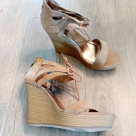 Seychelles Women's Wedge Suede Strappy Oak 4&quot; Heels Size 8M Like New Condition
