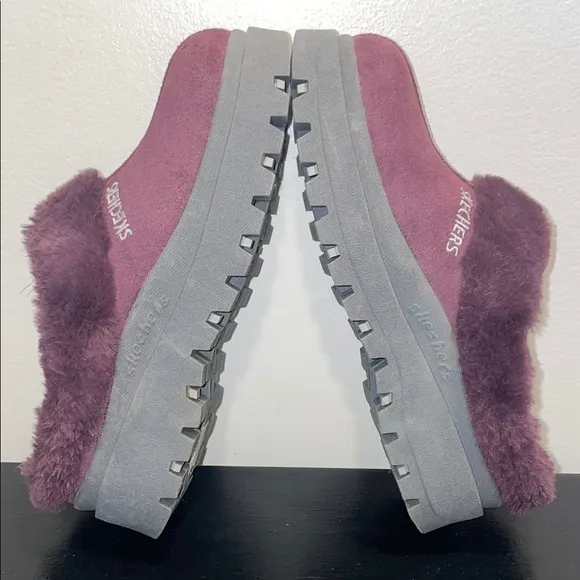 Skechers Fortress Clog Slipper. Purple and Gray Fur-Lined Mules. Size 7