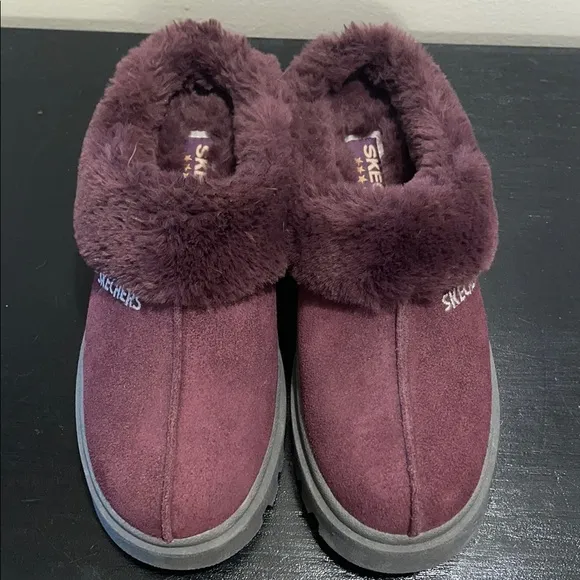 Skechers Fortress Clog Slipper. Purple and Gray Fur-Lined Mules. Size 7