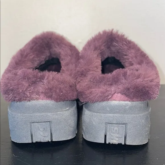 Skechers Fortress Clog Slipper. Purple and Gray Fur-Lined Mules. Size 7