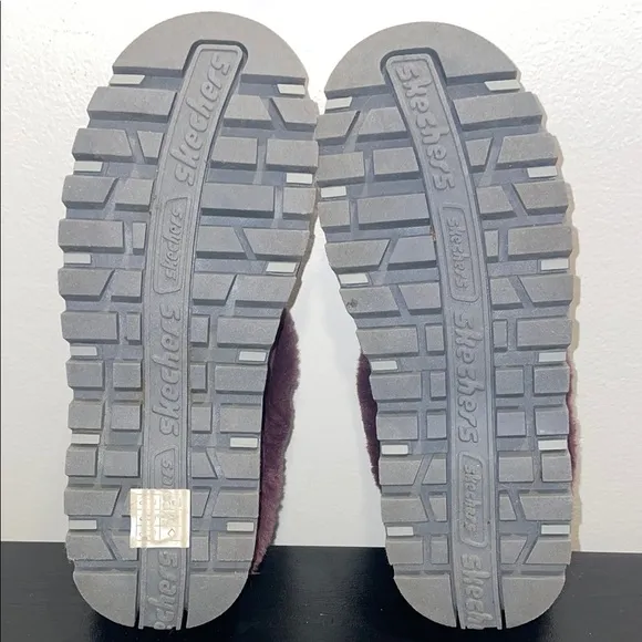 Skechers Fortress Clog Slipper. Purple and Gray Fur-Lined Mules. Size 7