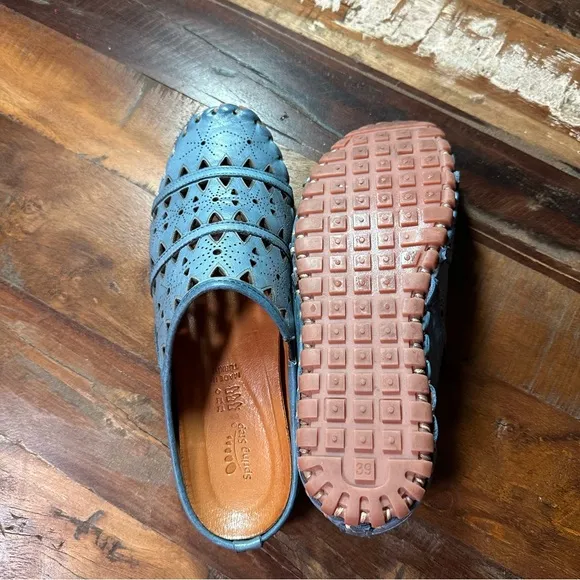 Spring Step woman’s Blue Leather Fusalide Slip-On Mules Size 39 (US 8.5)